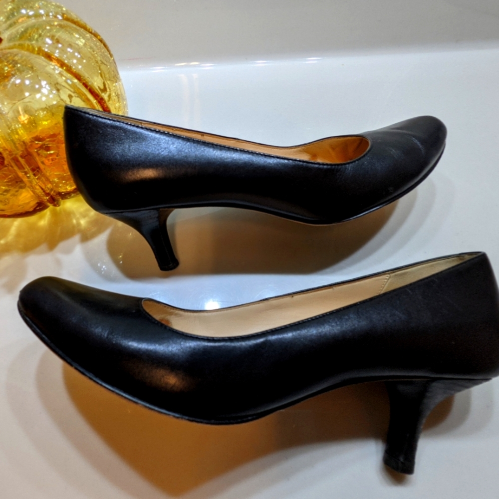 Cole Haan Black Pumps - 2.5" heel -  Size 7M